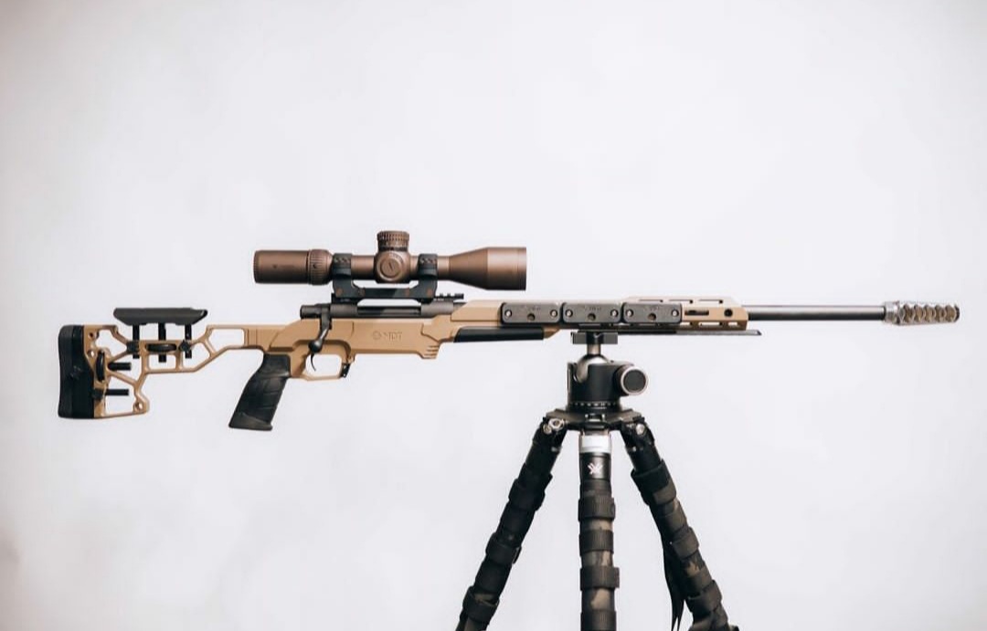 MDT ESS Chassis System, Howa 1500 chambered in 300 PRC. ARCA rail, M-LOK weights. Vortex Razor. Raptor Muzzle Brake. Full build links below. Photo Courtesy of Impact Shooting.